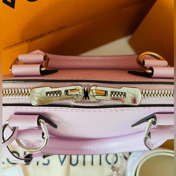 NWT Louis Vuitton Alma Bb Light Pink M22620 with Dust Bags, Box and Shopping Bag - Picture 3 of 16